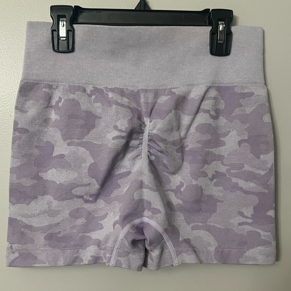 SHEIN camo scrunch workout shorts set (4 total). Size medium - Picture 6 of 10